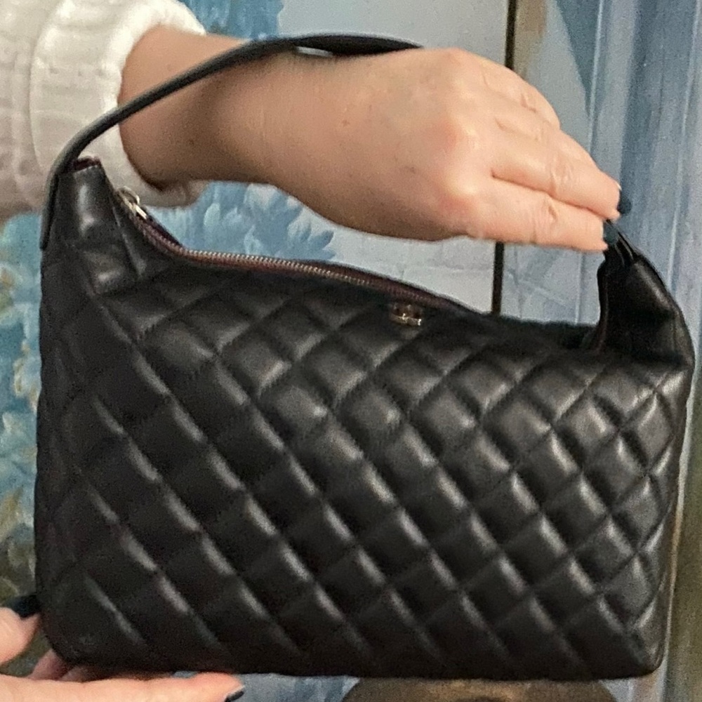 🌹 CHANEL Quilted Lambskin handbag ~ NEW/FLAWLESS - Picture 6 of 10